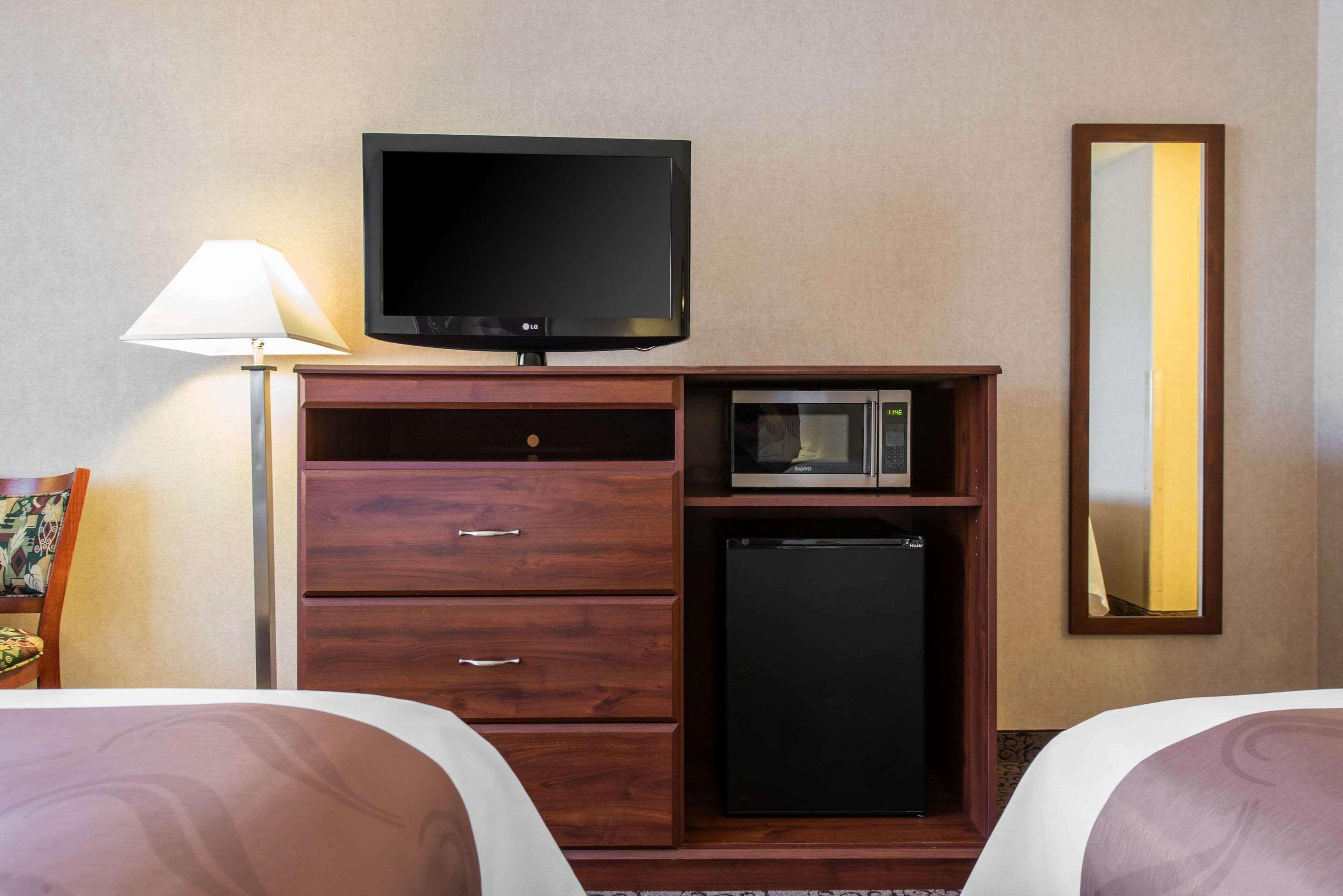 Quality Inn Burlington Bagian luar foto