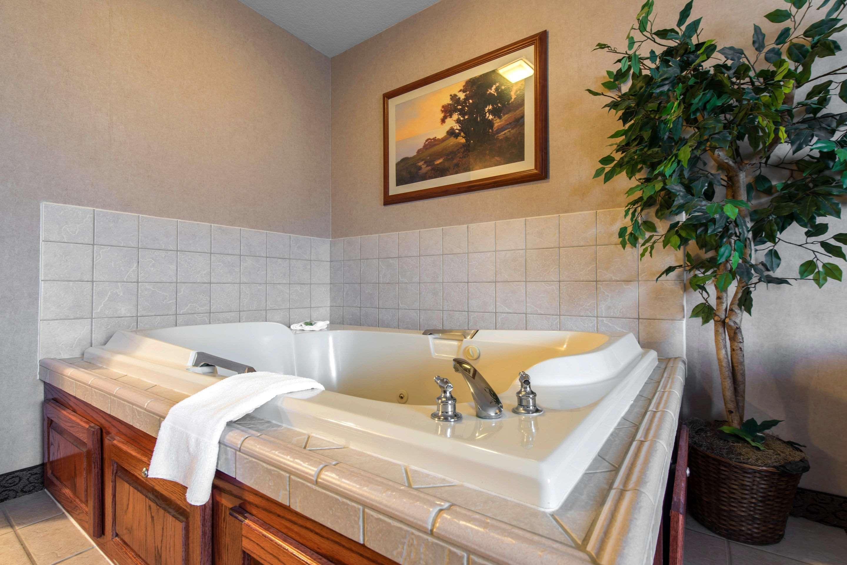 Quality Inn Burlington Bagian luar foto