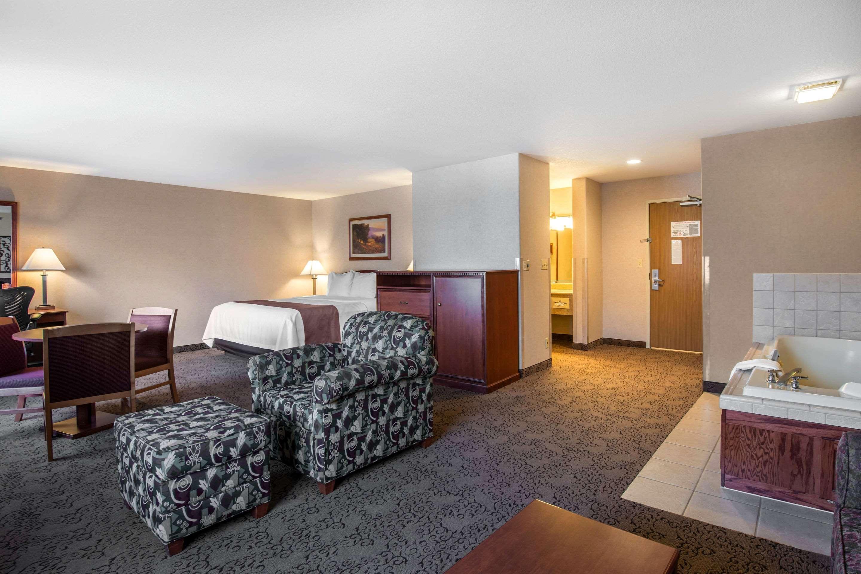 Quality Inn Burlington Bagian luar foto